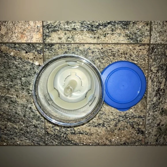 Tupperware Container - Picture 5 of 5